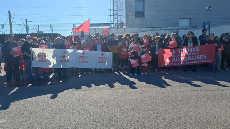 Más de un centenar de personas acudió a la cita con la plataforma