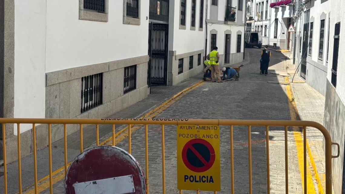 La calle Alfareros ya se encuentra cortada al tráfico