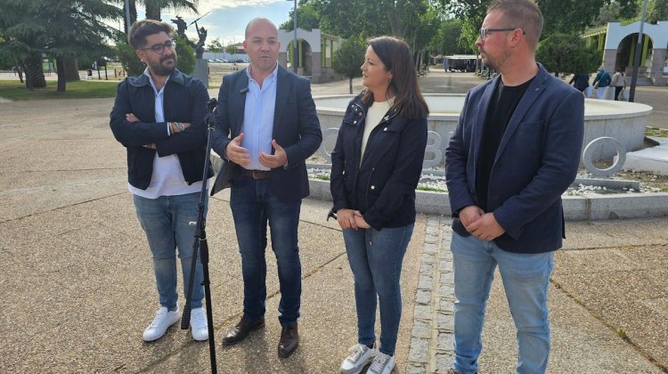 Miembros del PSOE durante la comparencia ante los medios