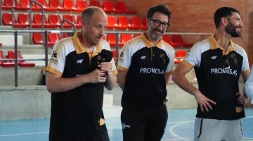 Juan Antonio Romero junto a parte de su directiva en el acto de clausura del curso deportivo