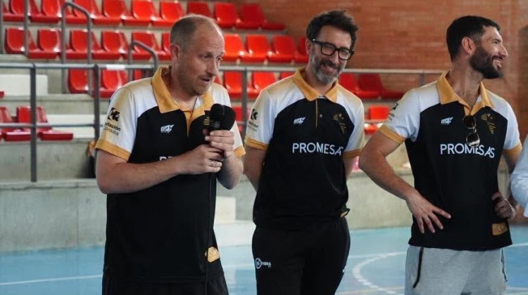 Juan Antonio Romero junto a parte de su directiva en el acto de clausura del curso deportivo