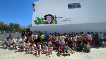 Mural realizado en honor a Helia Bravo