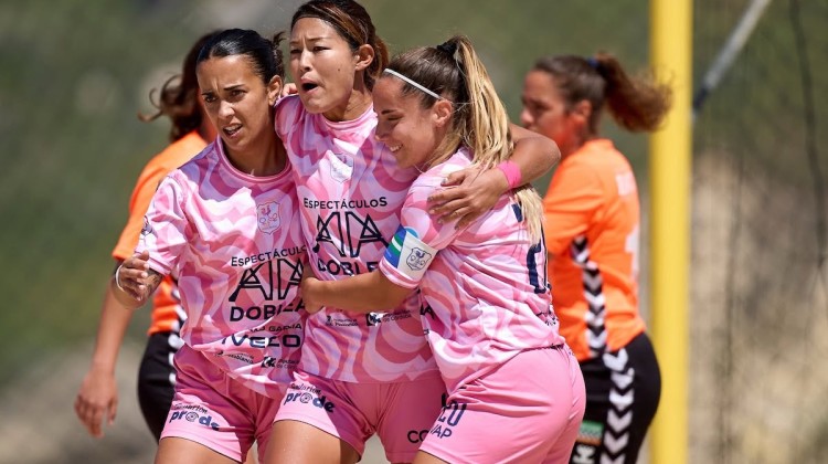 Las jugadoras del Pozoalbense celebrando un tanto