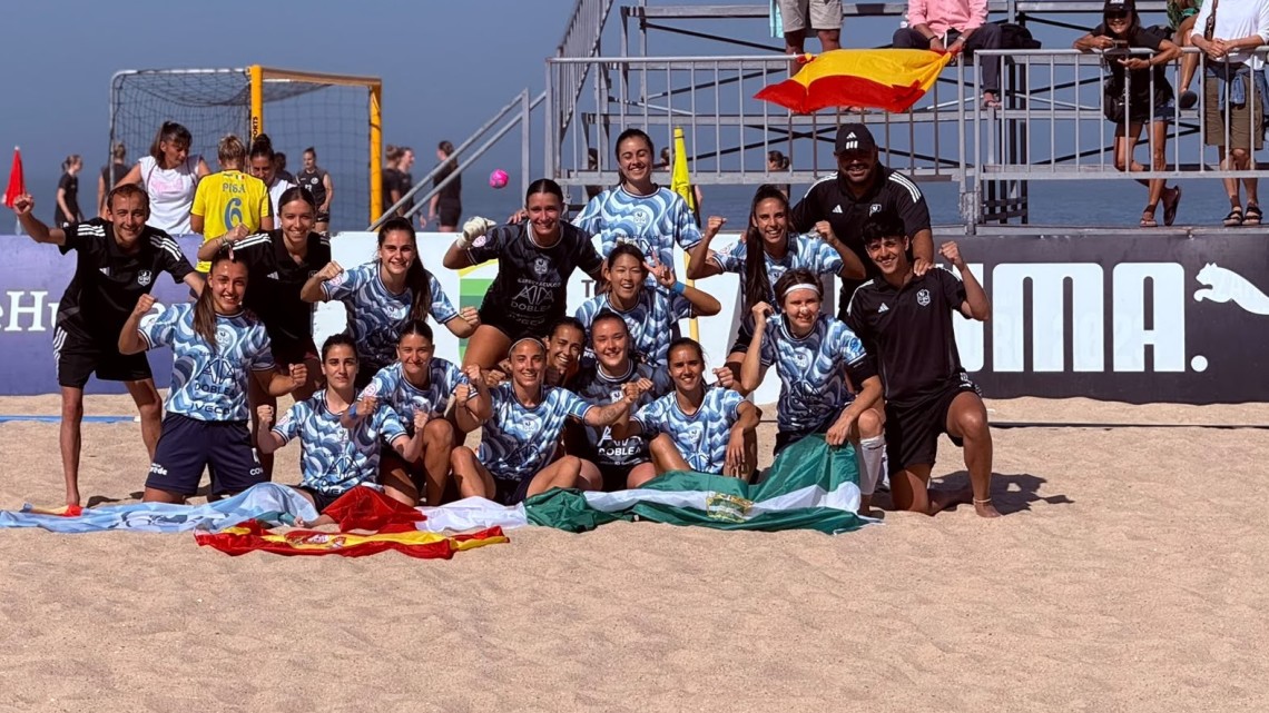 El equipo festejando la victoria