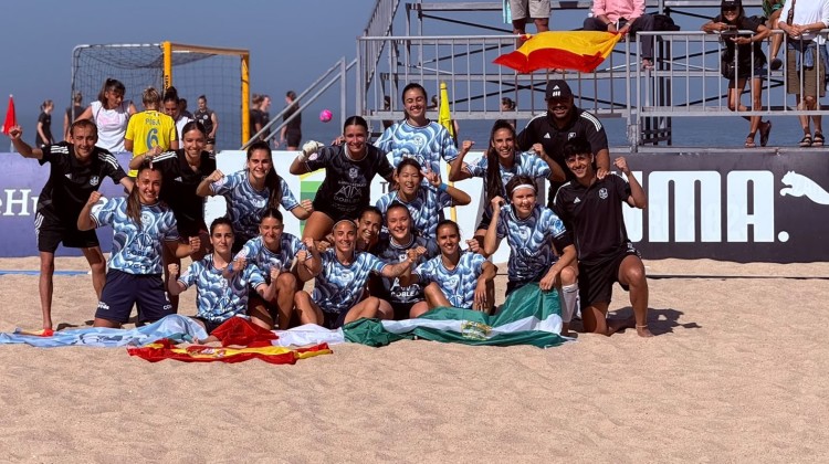 El equipo festejando la victoria