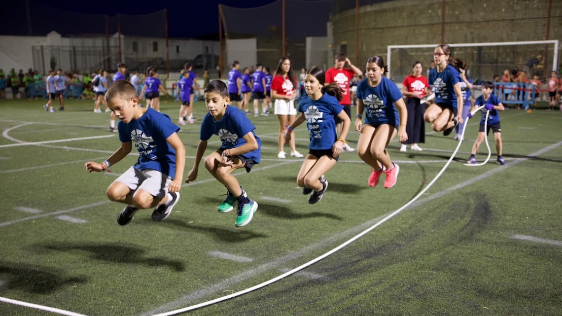 Participantes en la prueba de la comba