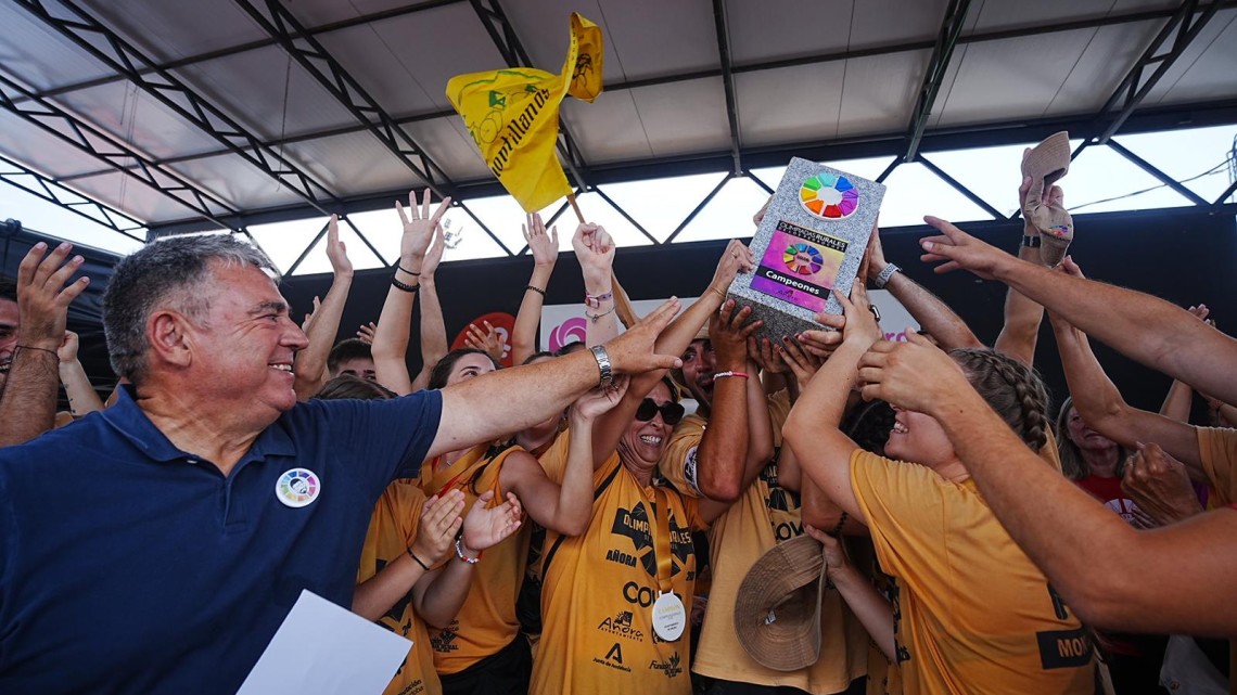Entrega el adoquín de campeones