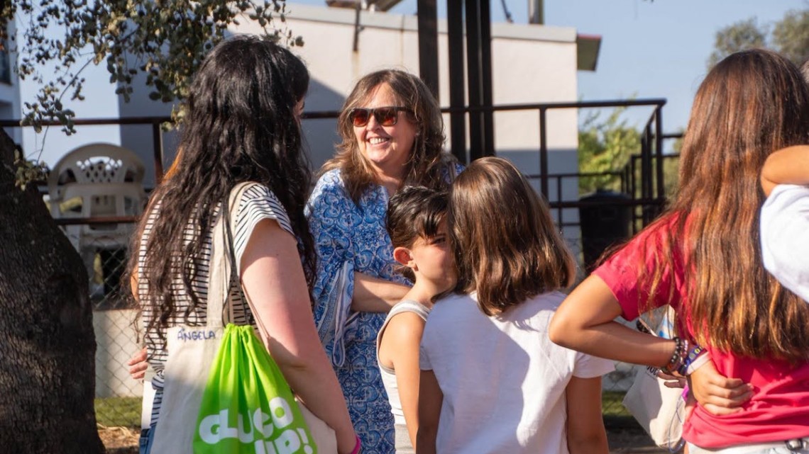 La directora del ASNC, Carmen de la Cámara, durante la visita a los campamentos