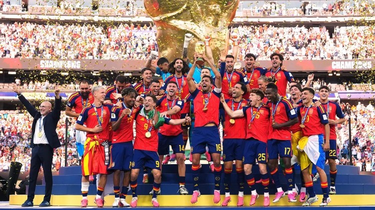 La selección española celebrando el Mundial conseguido en Estados Unidos