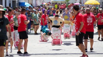 La espectacular carrera de sacos volverá a ser parte de las Olimpiadas