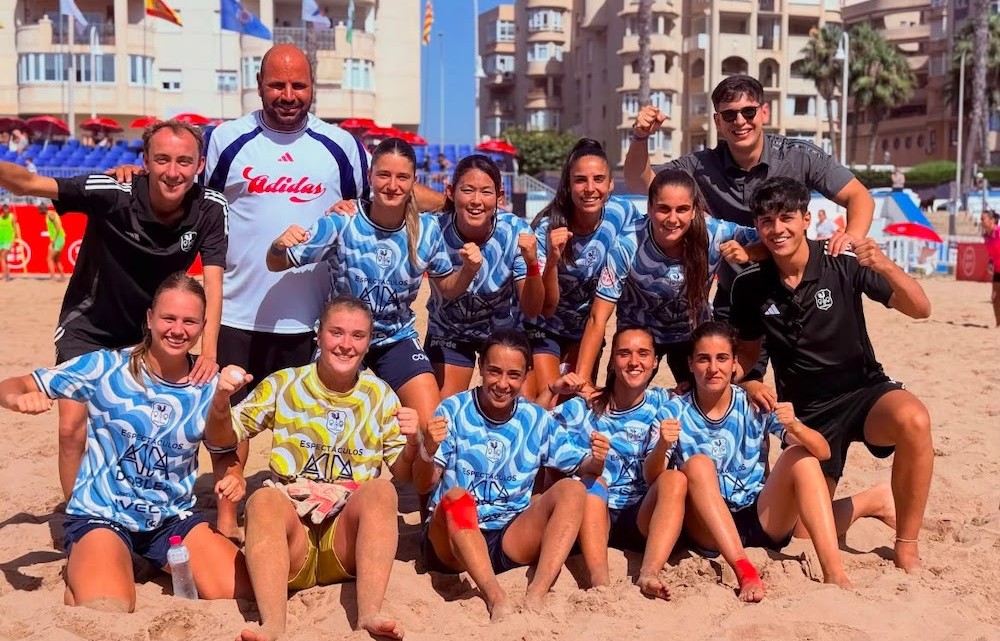 El Pozoalbense celebrando el subcampeonato logrado