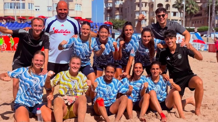 El Pozoalbense celebrando el subcampeonato logrado