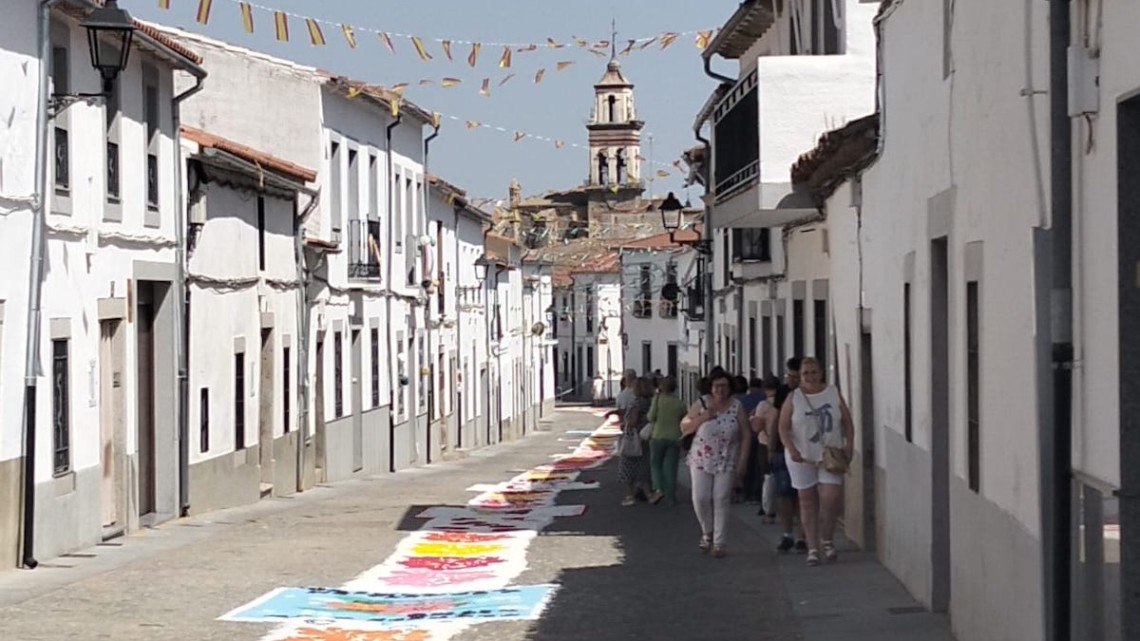 Alfombras en honor a San Roque de Dos Torres