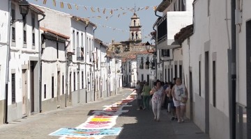 Alfombras en honor a San Roque de Dos Torres