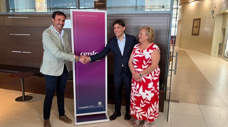 Isaac Reyes con Sergio Bueno Illescas, Director General adjunto a Presidencia, Estrategia y Relaciones Institucionales de Renfe