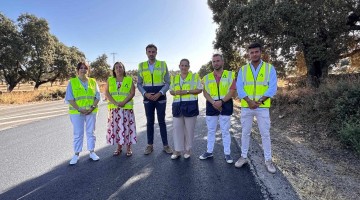 Visita de autoridades a las obras de mejora del asfaltado de la A-424