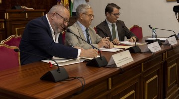 Momento de la firma del convenio entre la Diputación de Córdoba y la Universidad de Córdoba.