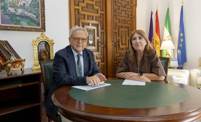 La subdelegada del Gobierno y el presidente de la Diputación durante la reunión de trabajo