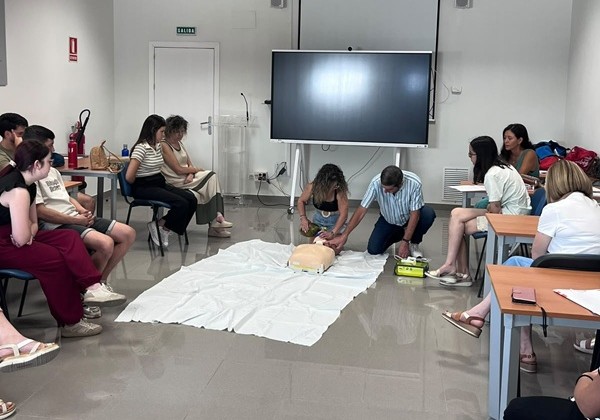 El alumnado pudo poner en práctica lo aprendido sobre la reanimación cardiopulmonar