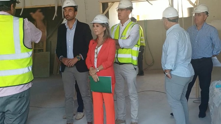 Momento de la visita de la nueva delegada de Salud a las obras del centro de salud de Villanueva de Córdoba.