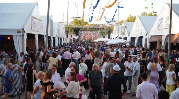 Vista del pasillo de las casetas familiares en estos días
