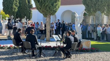Momentos de la inauguración de las últimas actuaciones en el cementerio.