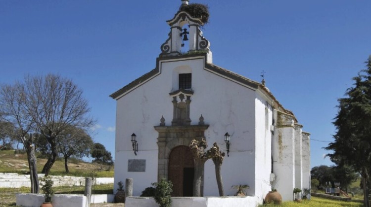 Vista de la ermita de Piedrasantas.