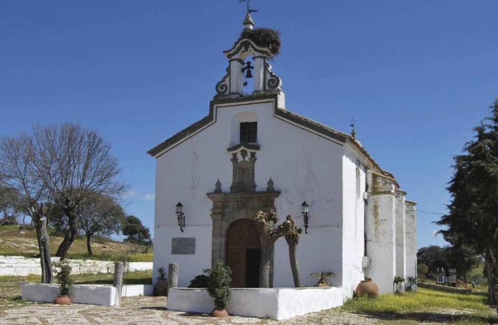 Vista de la ermita de Piedrasantas.