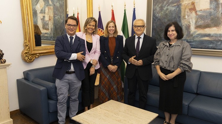 Firma del convenio entre la Diputación de Córdoba y el Colegio de Enfermería de Córdoba