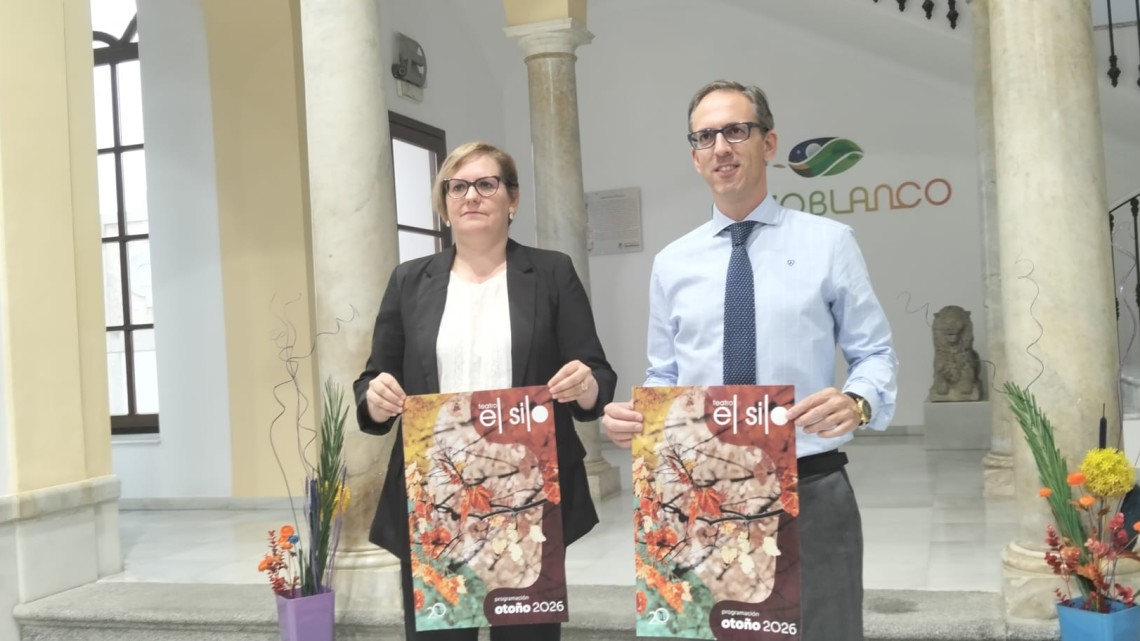 La concejala de Cultura, Marisa Sánchez y el alcalde, Santiago Cabello, en la presentación de la programación cultural de Otoño.