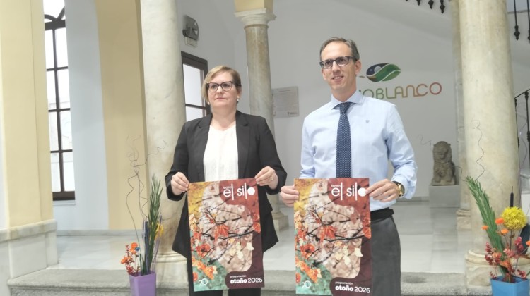 La concejala de Cultura, Marisa Sánchez y el alcalde, Santiago Cabello, en la presentación de la programación cultural de Otoño.