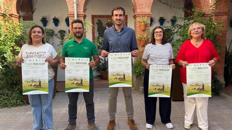Presentación en el Ayuntamiento de Villanueva de Córdoba del concurso de pastoreo con perros.