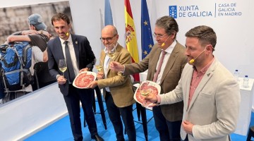 El acto de hermanamiento ha servido también para presentar la Feria del Jamón Ibérico del 5 al 8 de noviembre.