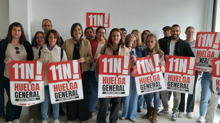 Las delegaciones sindicales antes de la asamblea en la nueva sede de CCOO.