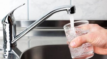 De momento se recomienda no consumir agua del grifo.